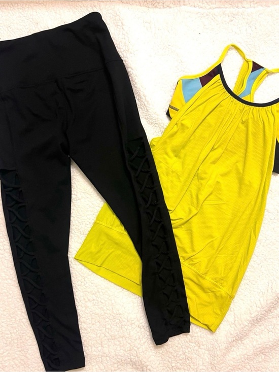 lululemon athletica Tops - Lululemon tank top w/ bra size 6 / Zella leggings size 4